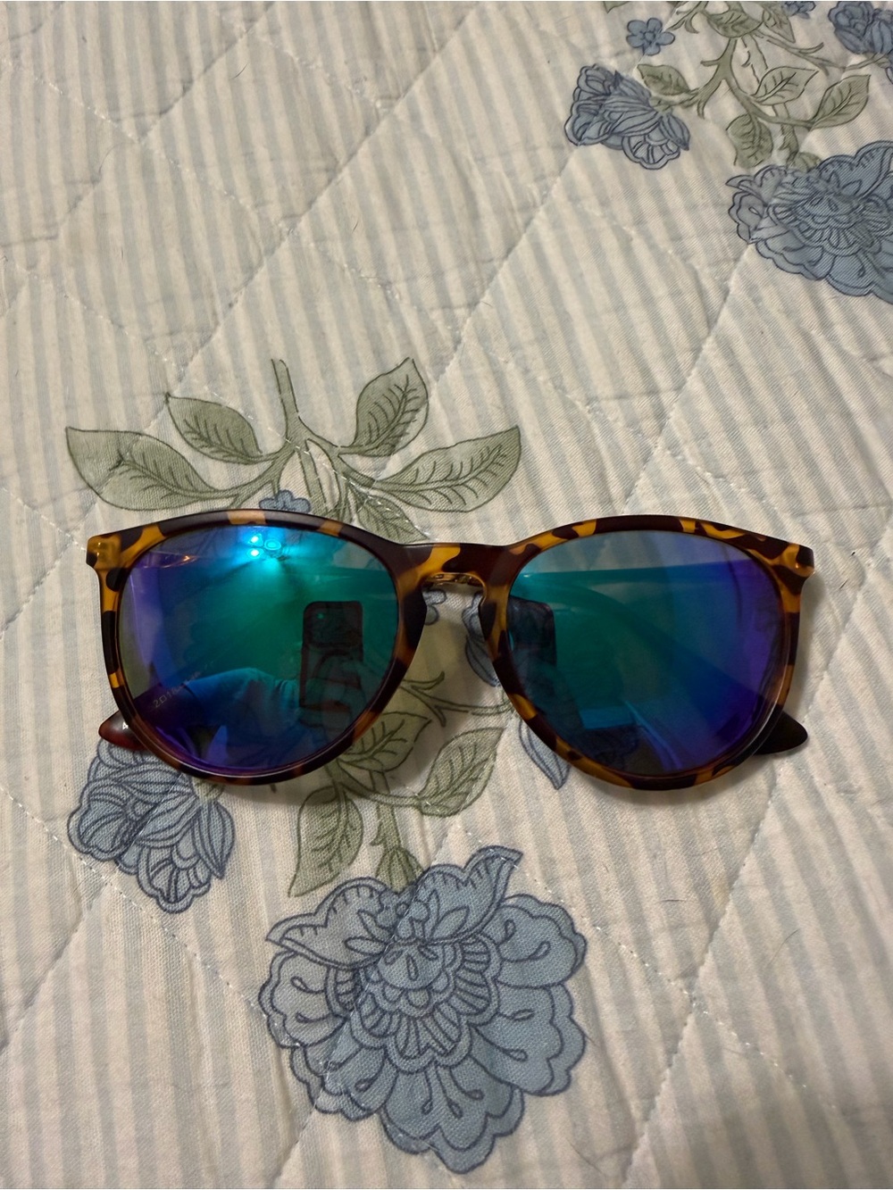 Tortoiseshell Frame Sunglasses with Blue-Green Mirrored Lenses